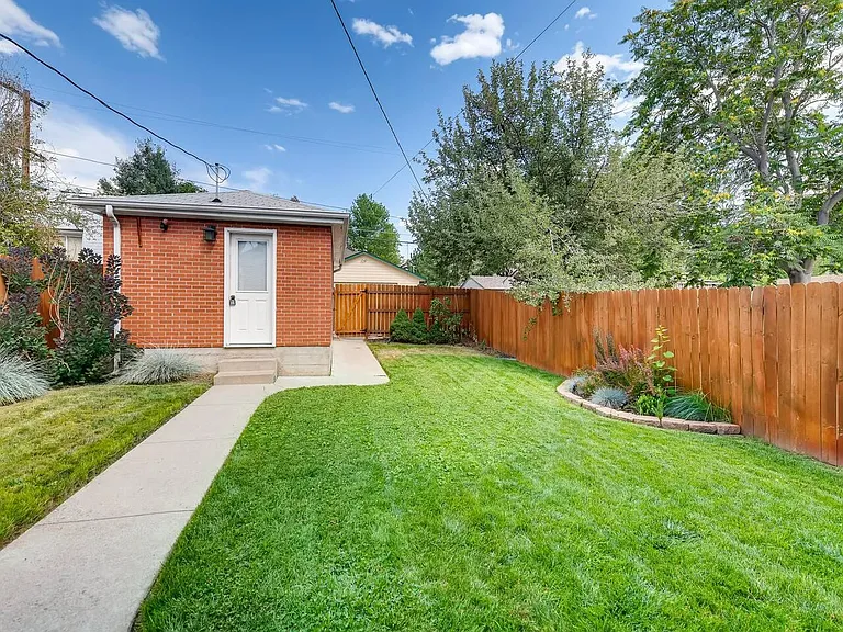 276 S Franklin St — Photo 15