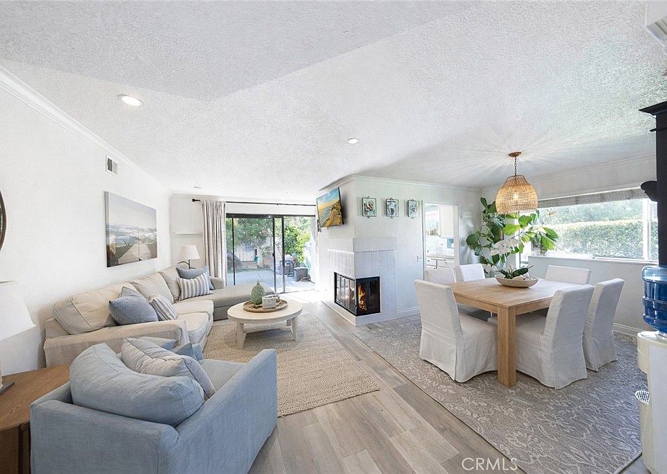 1st image of 15 Clover Ln