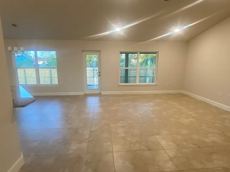 2593 Englewood Rd — Photo 17
