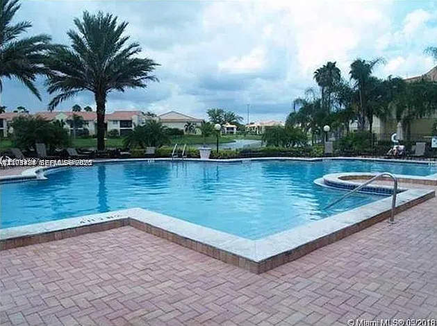 Royal Poinciana Condo — Photo 1