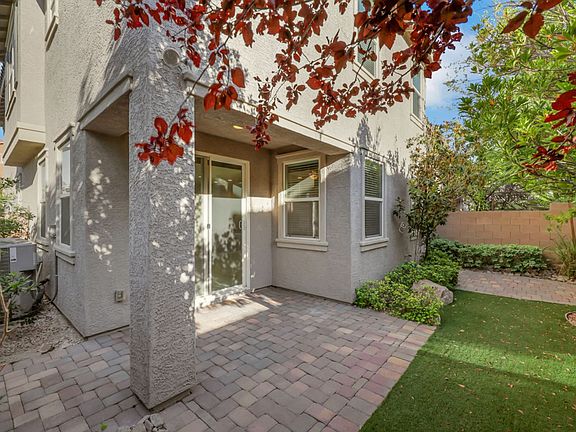 3rd image of 11323 Coulter Canyon St