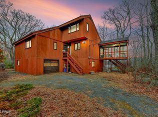 107 Rimrock Ln, Hawley, PA 18428