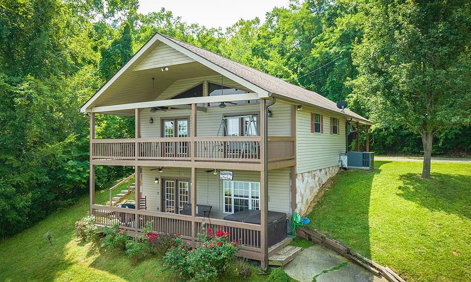 1st image of 930 Red Bud Ln