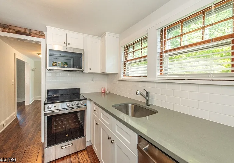 30 Stiles Ave — Photo 13