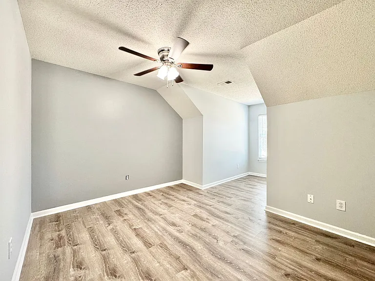 1 Cambridge Oak Cir — Photo 13
