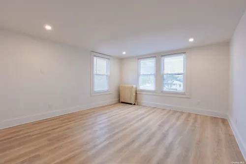 19 Bellport Ln #1 Photo 1