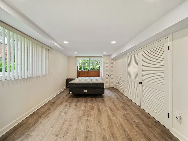 5320 Suffield Ct — Photo 19