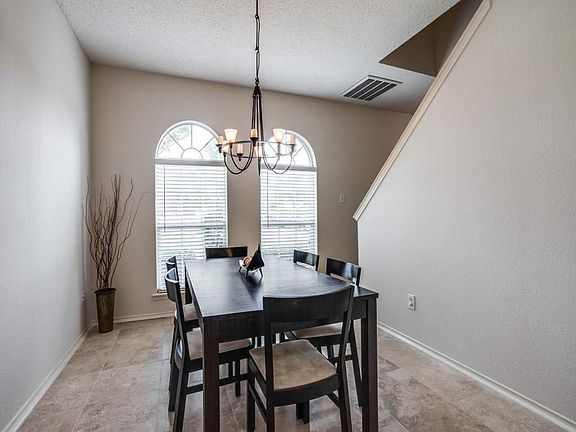 3rd image of 2218 Oak Grove Cir