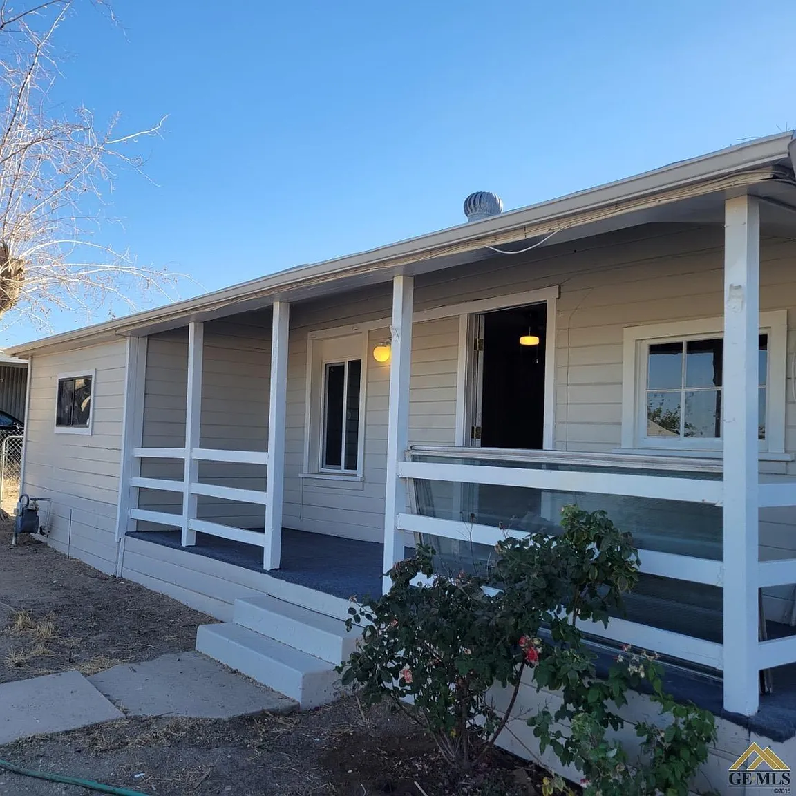 309 Helen St photo 1