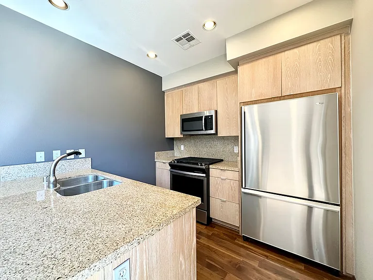 1518 E Baristo Rd — Photo 9