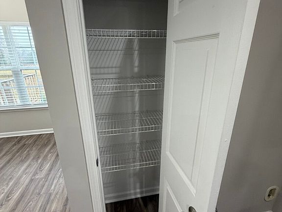5th image of 193 Lyndhurst Dr