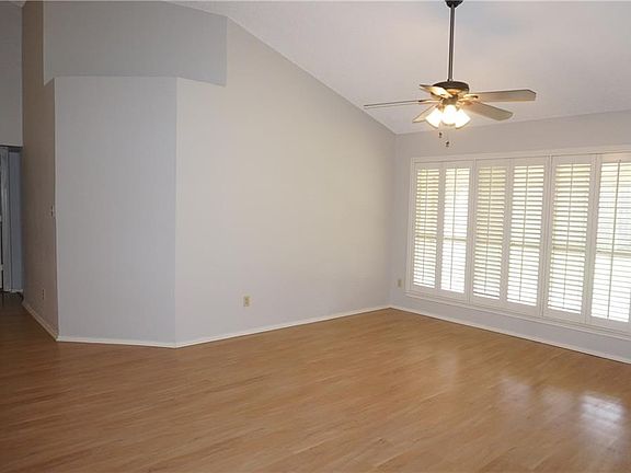 5th image of 4332 Kenwood Dr
