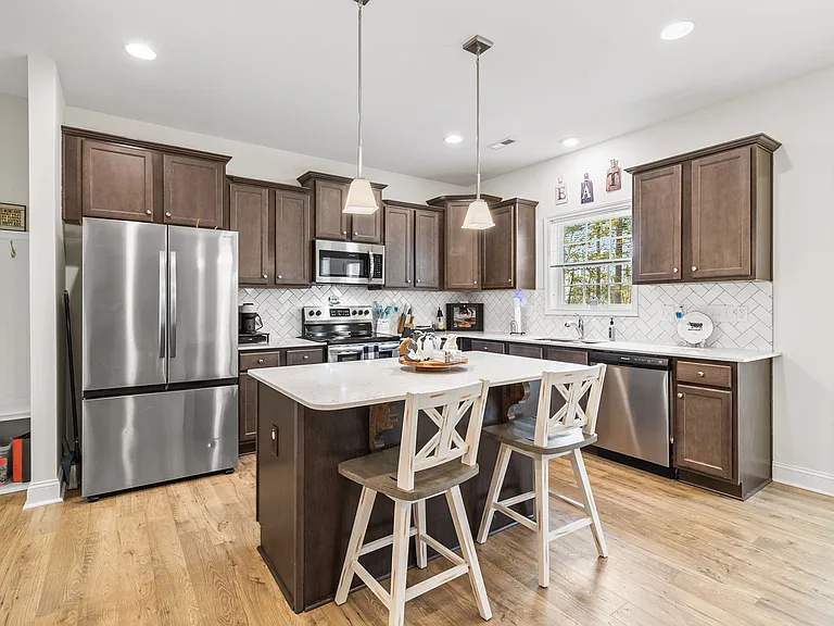 216 Bunting Dr — Photo 8