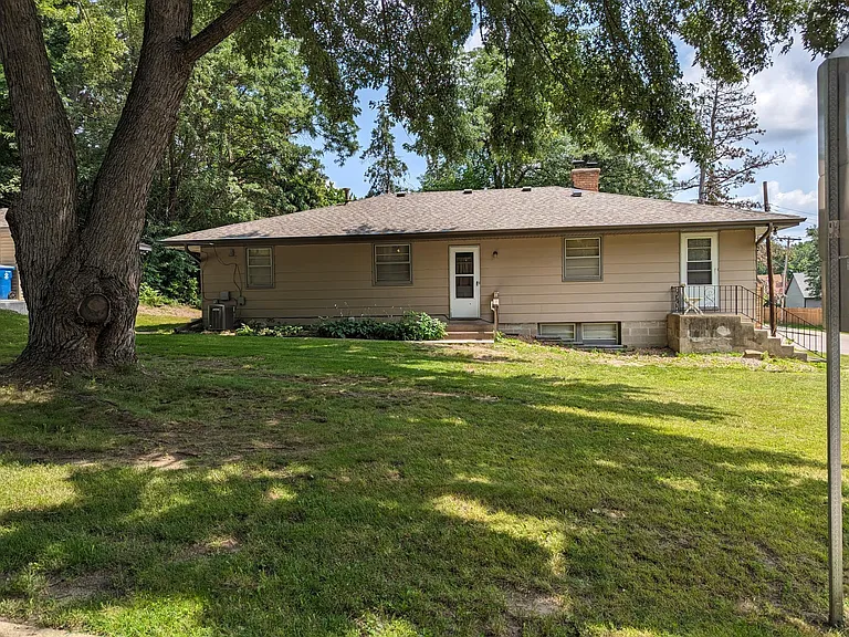 8542 Plymouth Ave N — Photo 17