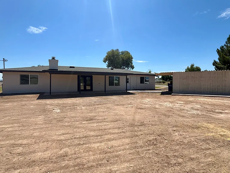 Large spacious back yard