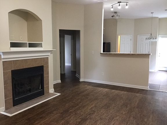 4th image of 1586 Wynne Grove Dr