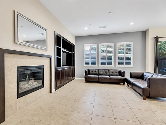 3rd image of 7909 Collins Isle Ln