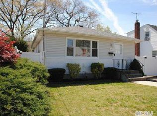 242 N Hickory St, Massapequa, NY 11758