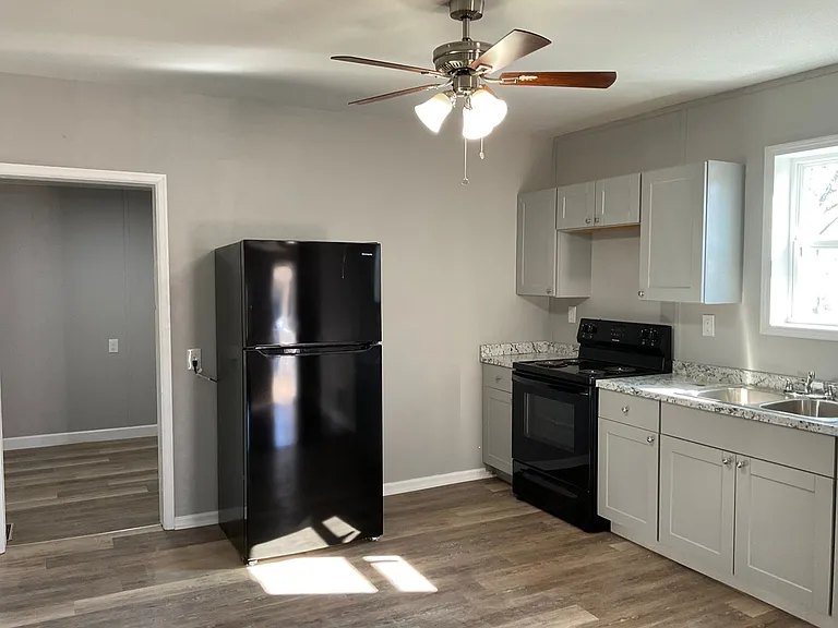 808 N Elm St — Photo 14