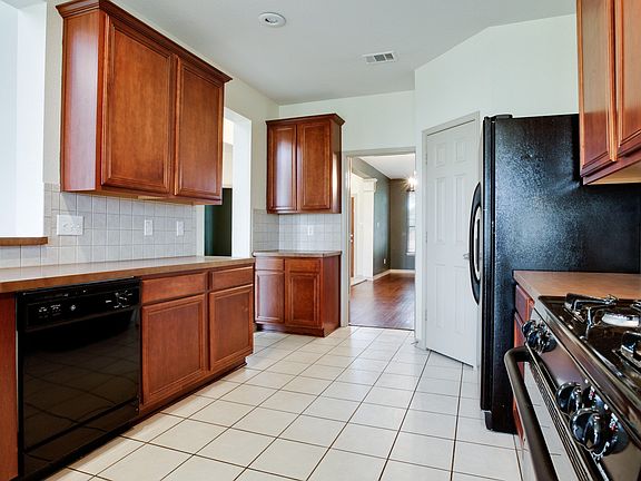 4th image of 1525 Pepperidge Ln
