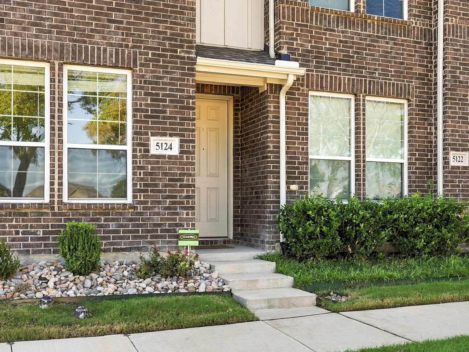 2 bed, 1161 sqft, $2,000 — Photo 2