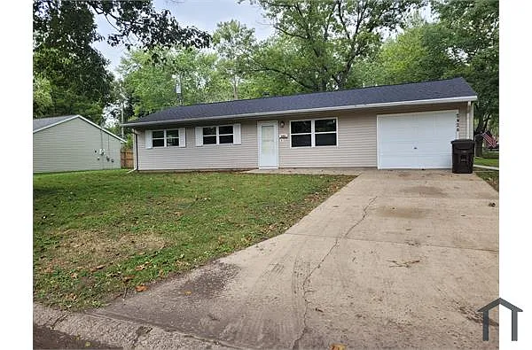 2424 E Green St photo 1