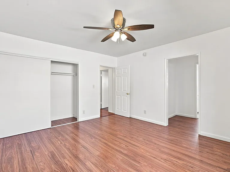 956 Elden Ave — Photo 17