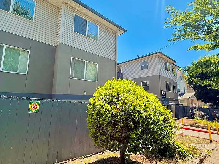 4236 TM Montlake Villas LLC — Photo 30