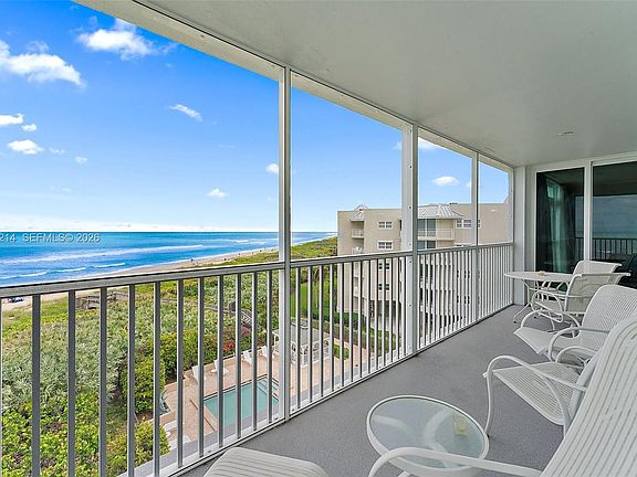 3rd image of 669 NE Plantation Rd APT 406