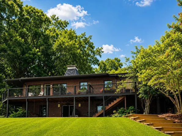 522 Sand Shore Dr, Greenwood, SC 29649