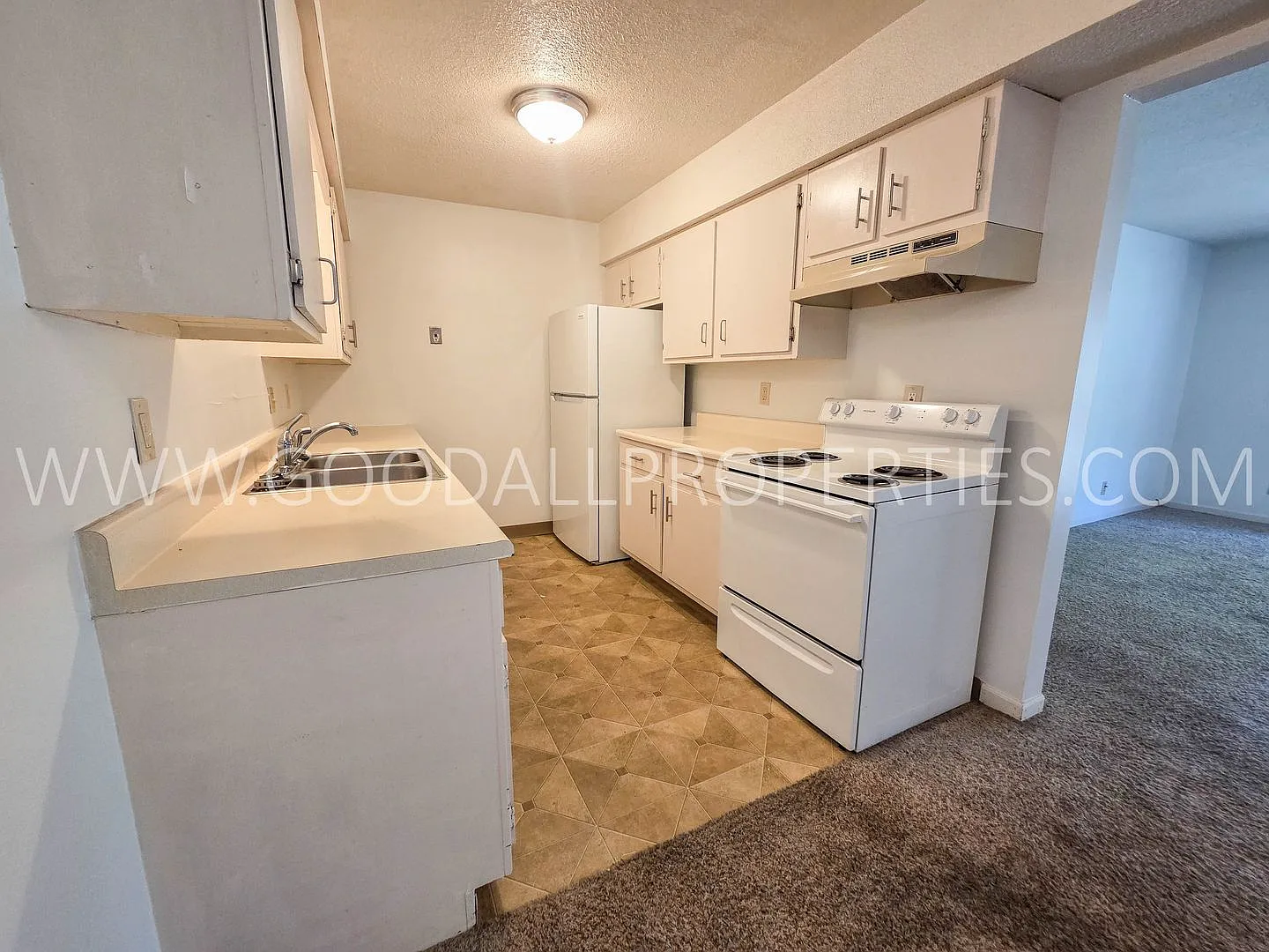 Short term lease available! 2 Bed, 2 Bath Condo with Pool Access in Clive — Photo 2