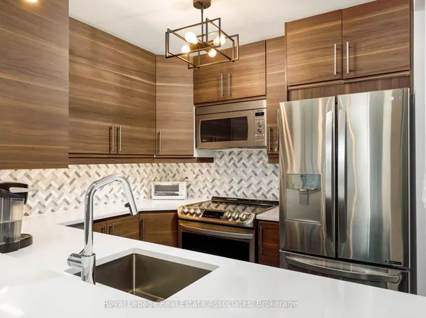 24 Southport St #349, Toronto, ON M6S 4Z1