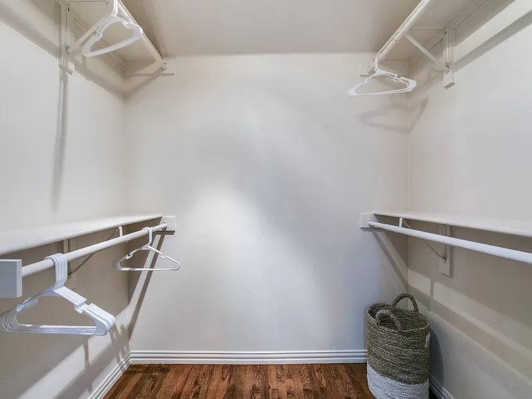 610 E Texas St — Photo 13