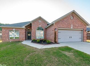 325 Madison Village Dr, Benton, AR 72015