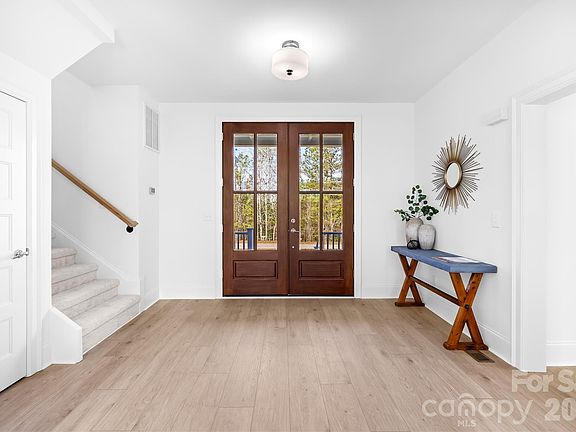 3rd image of 120 Starboard Ln