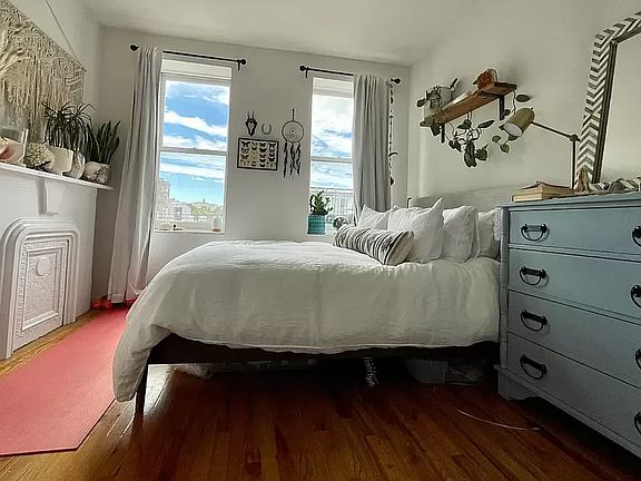 4th image of 50 Carmine St APT 14