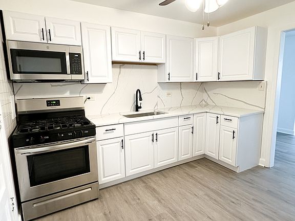 5th image of 7019 N Ridge Blvd APT 3D