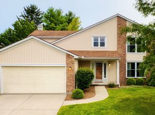 1505 Dover Rd, Bloomington, IL 61704