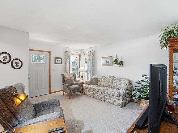 3rd image of 600 NE 6th St