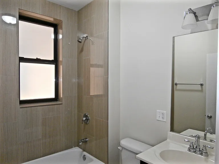 2612-14 W Augusta Blvd #2F — Photo 7