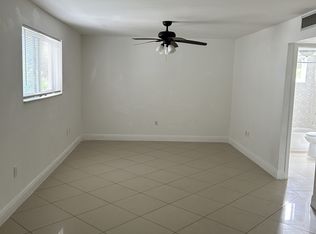 1985 NE 168th St #7, Miami, FL 33162