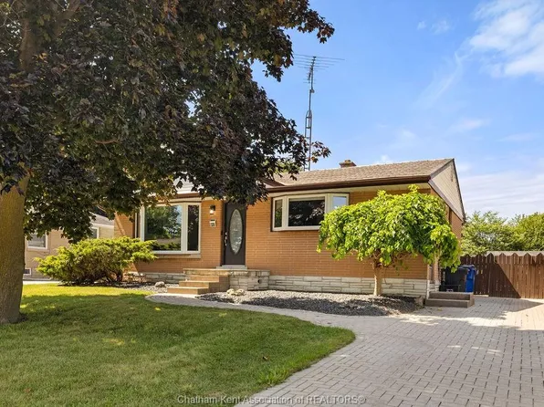 23 Queensway Dr, Chatham Kent, ON N7M 4G3