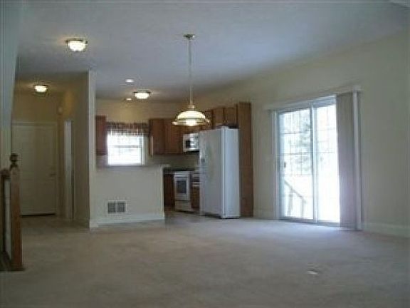 5th image of 73 Brookstone Ln Unit 73