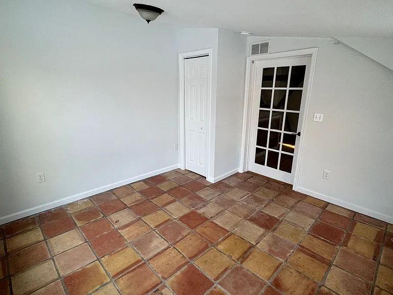 1327 Kepler Rd — Photo 10