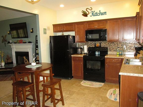 5th image of 141 Sandstone Dr
