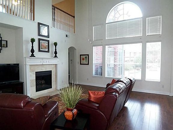 2nd image of 9019 Bottlebrush Ln