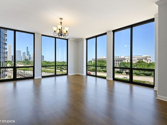 5th image of 1335 S Prairie Ave Unit 701