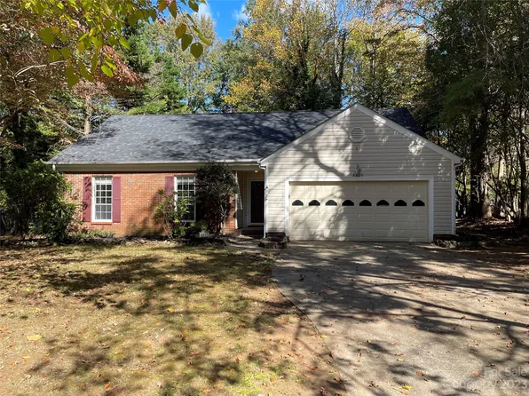 8805 Golf Ridge Dr, Charlotte, NC 28277