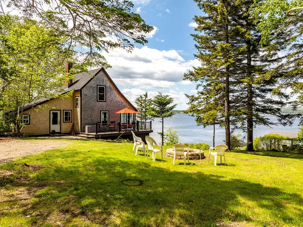 8 Chara Lane, Owls Head, ME 04854