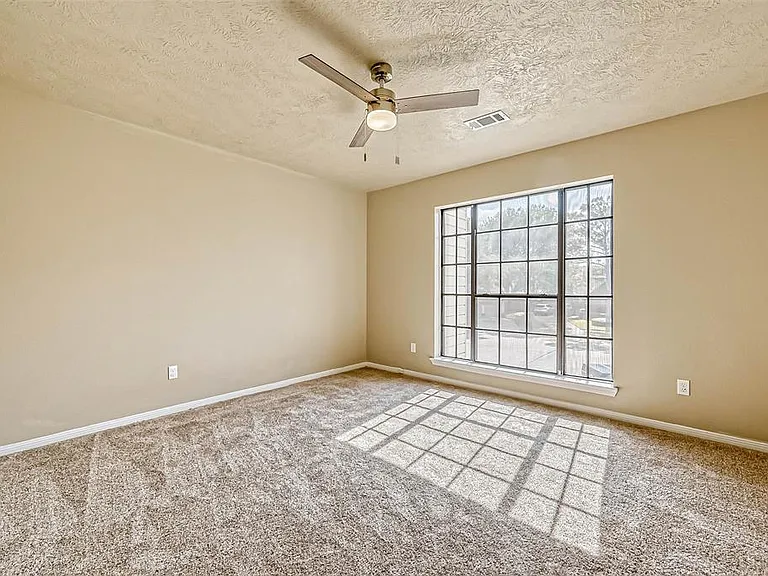 2478 Woodbury St — Photo 23
